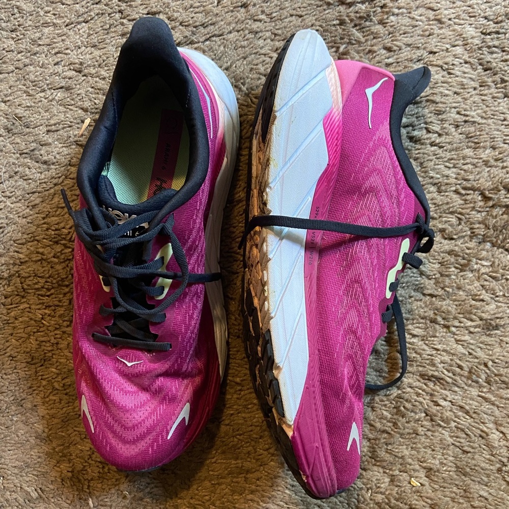 Womens pink hoka arahi 6